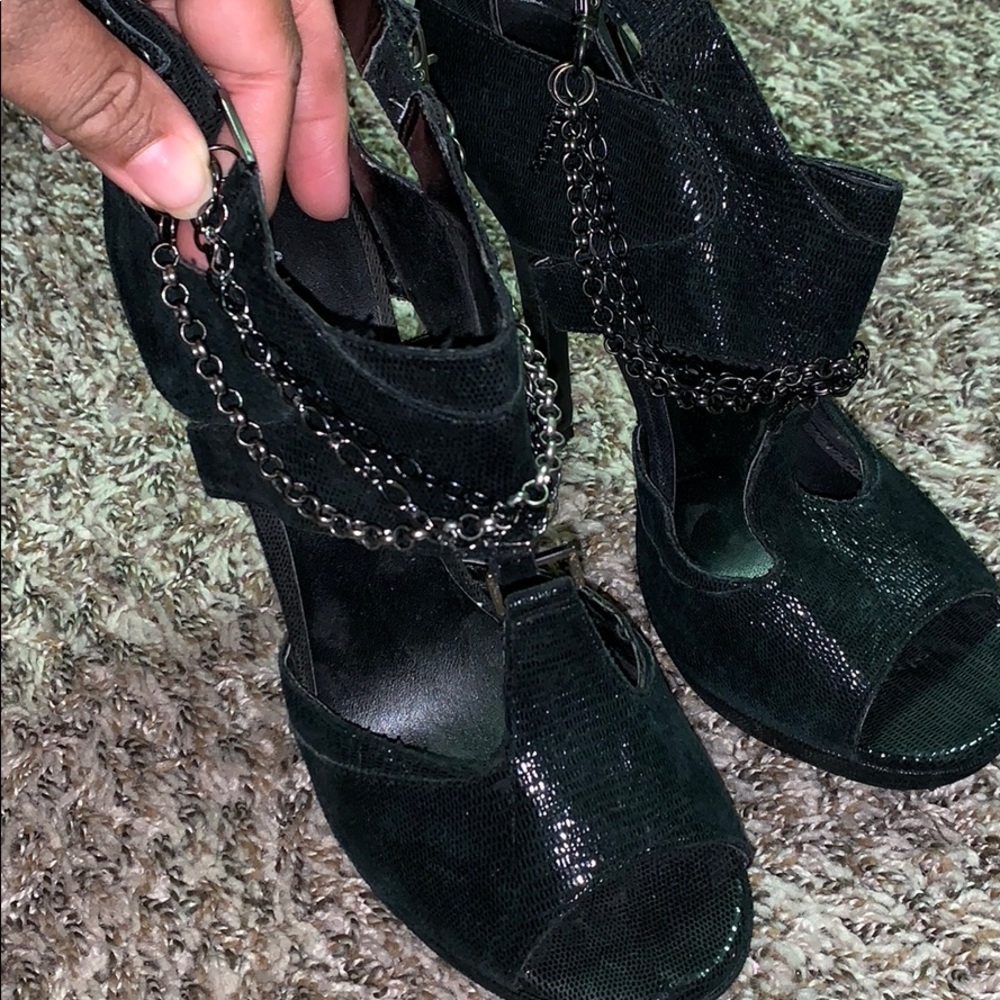 Chained heels